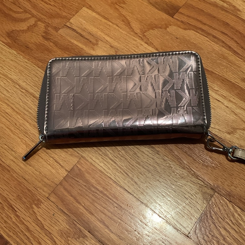 Michael Kors Wallet - Picture 8 of 9